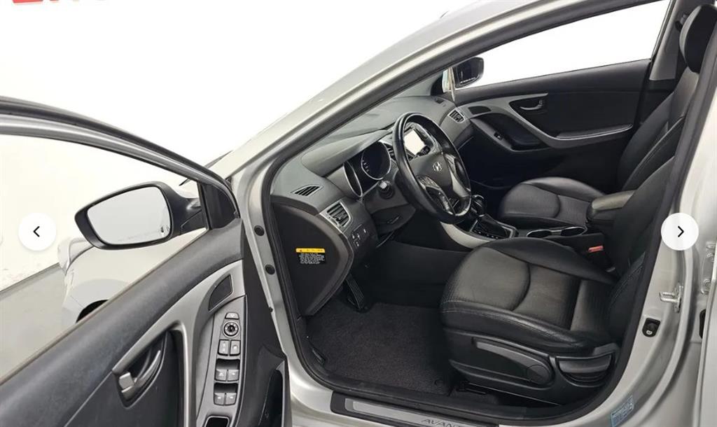 HYUNDAI Avante - Vista 10