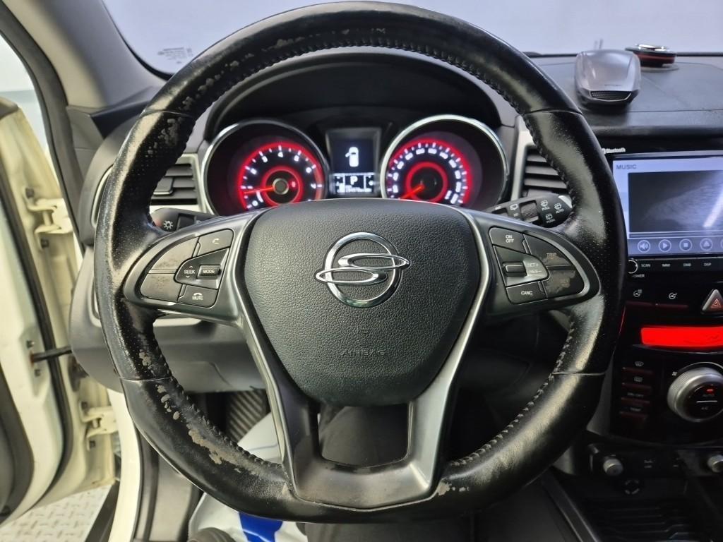 Ssangyong Tivoli - Vista 9