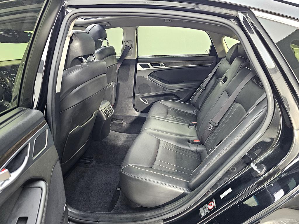 HYUNDAI Genesis - Vista 9