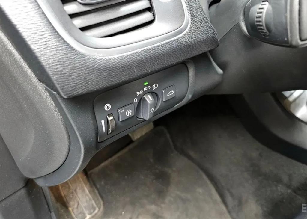 Volvo V40 2018 Gris - Importación desde Corea - HF Imports Iquique - Foto 17