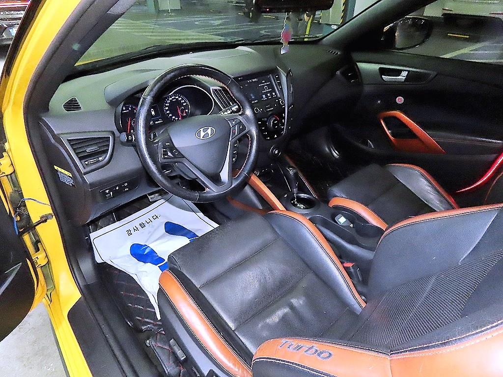 HYUNDAI Veloster - Vista 10