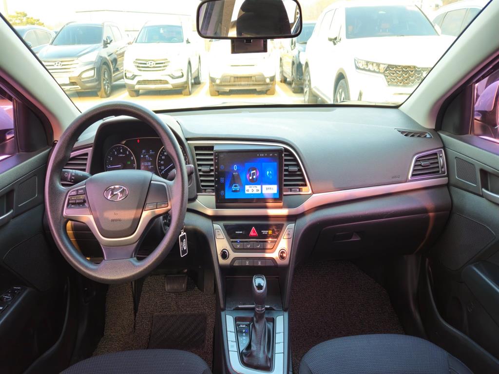 HYUNDAI Avante - Vista 7