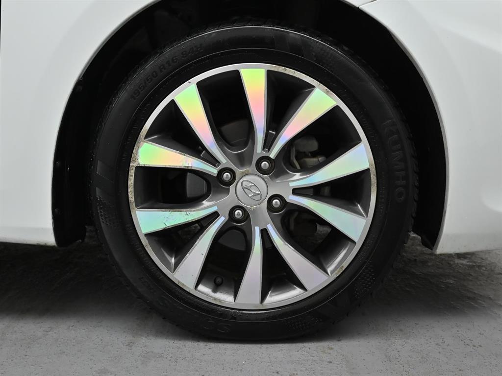 HYUNDAI Accent - Vista 5