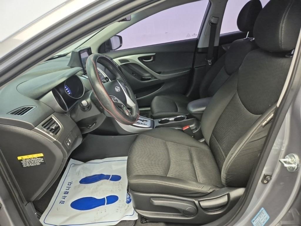 HYUNDAI Avante - Vista 11