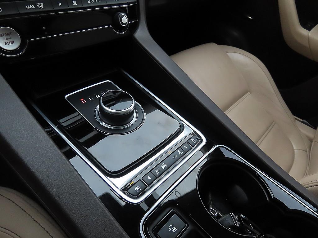 Jaguar F-PACE - Vista 10