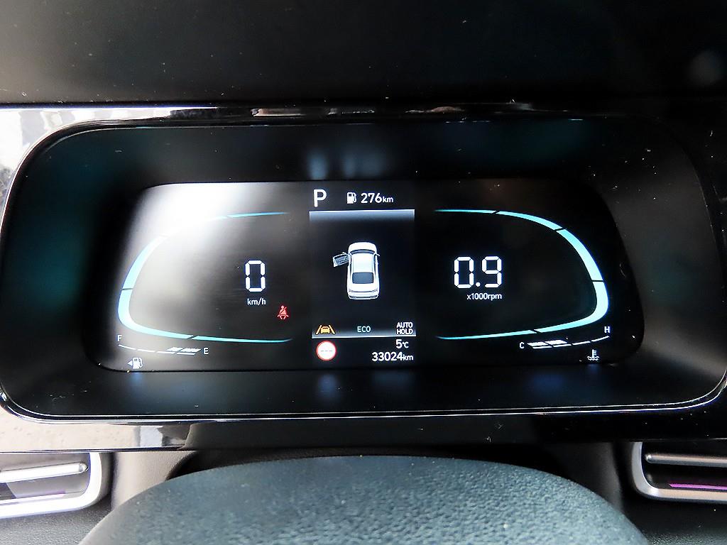 HYUNDAI Avante - Vista 9