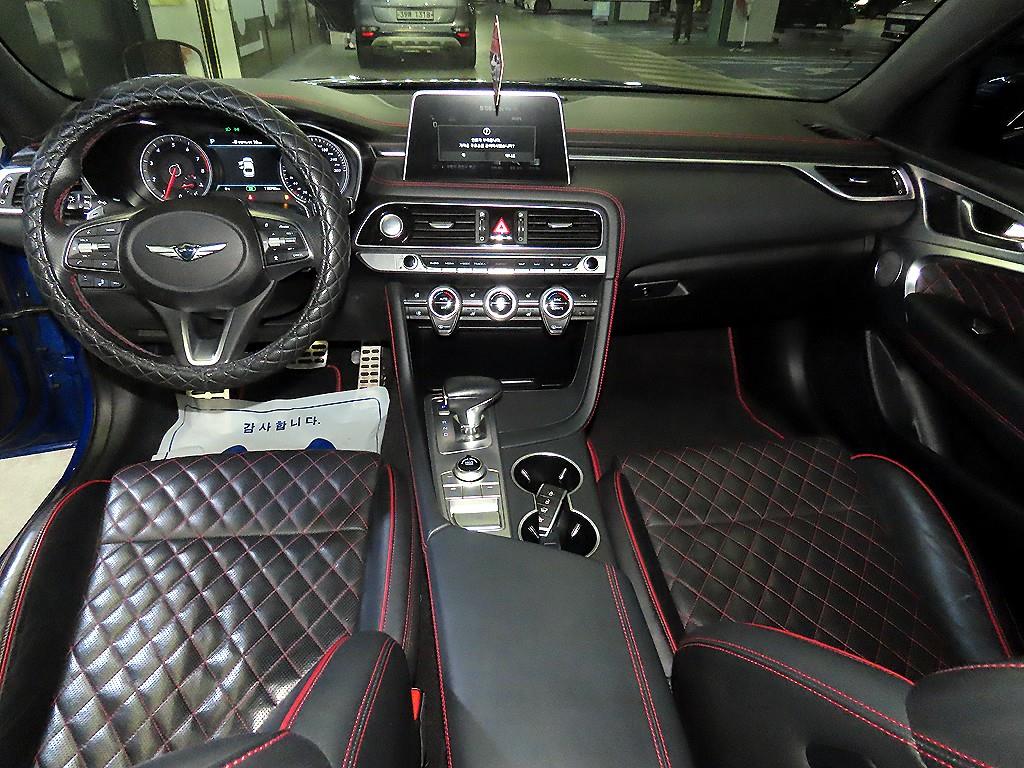 Genesis G70 - Vista 10