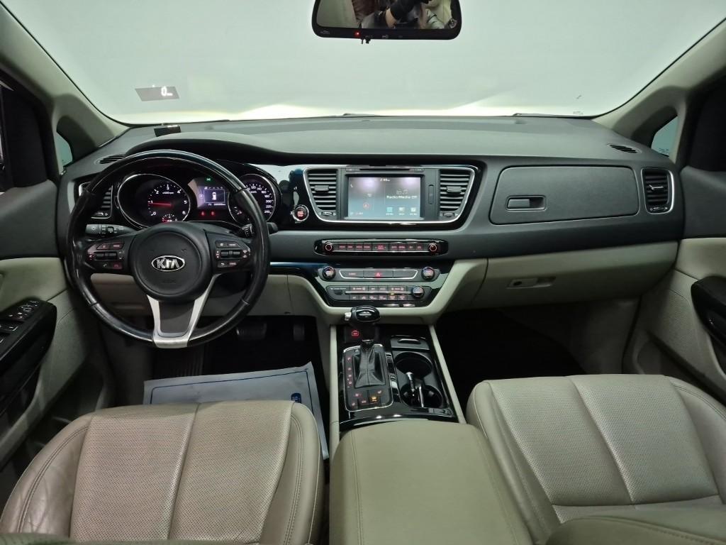 KIA Carnival - Vista 7