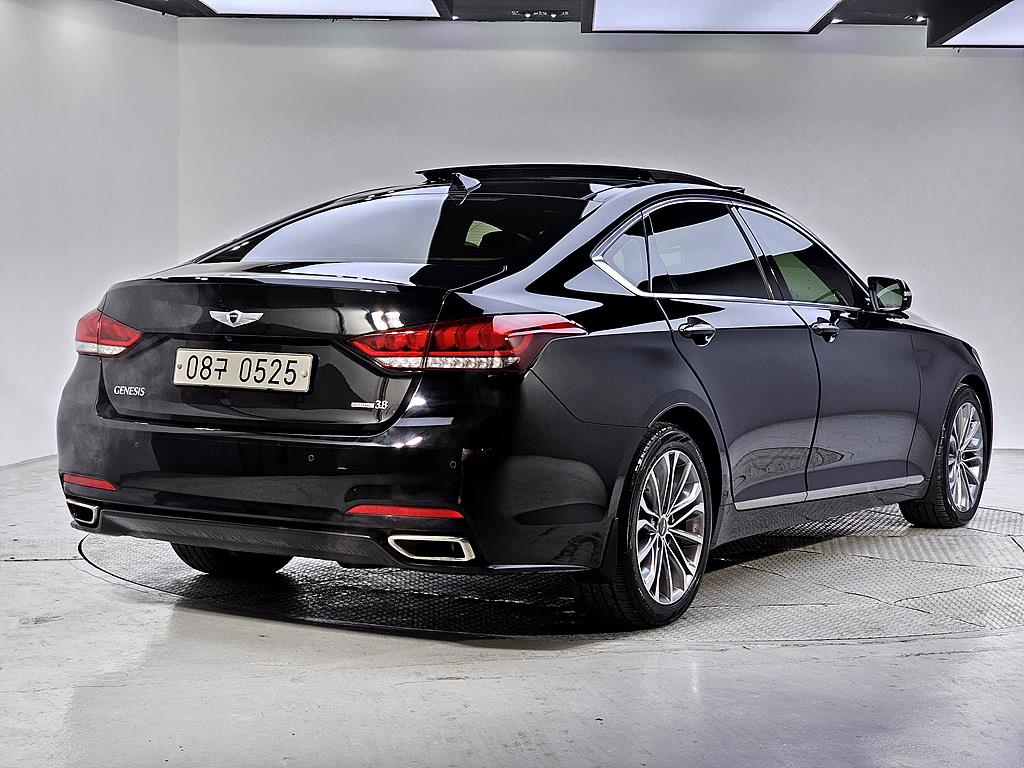 HYUNDAI Genesis - Vista 4