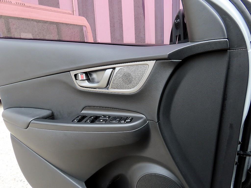 HYUNDAI Kona - Vista 12