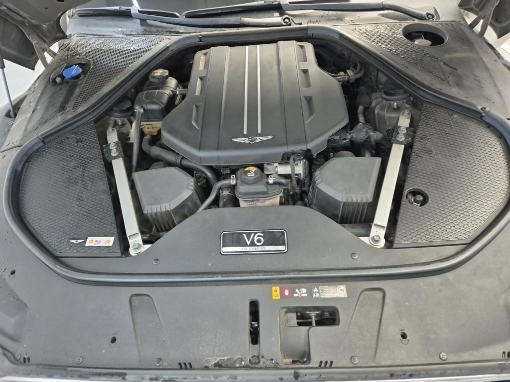 Genesis G90 - Vista 5