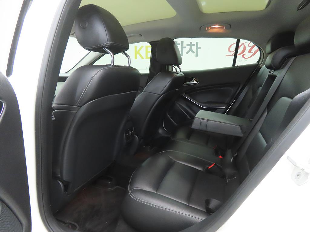 Mercedes Benz GLA Class - Vista 6