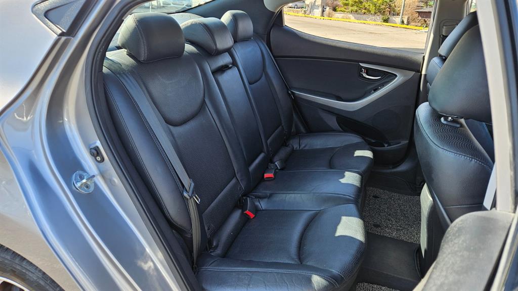 HYUNDAI Avante - Vista 11