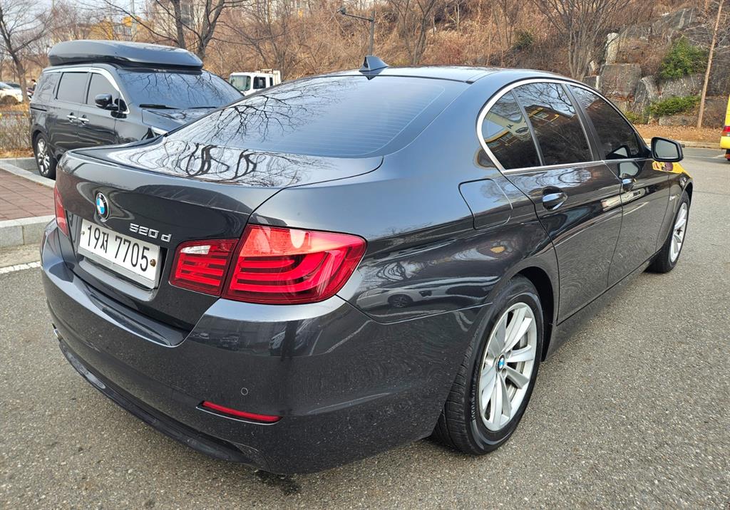 BMW 5 Series - Vista 4