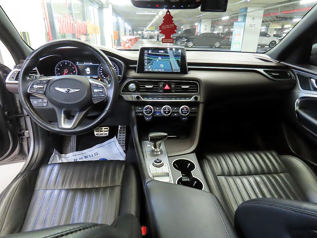 Genesis G70 - Vista 10