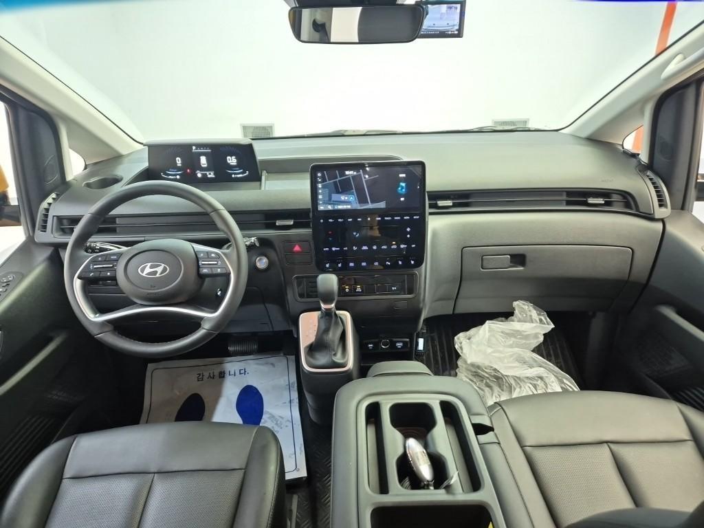 HYUNDAI Staria - Vista 5