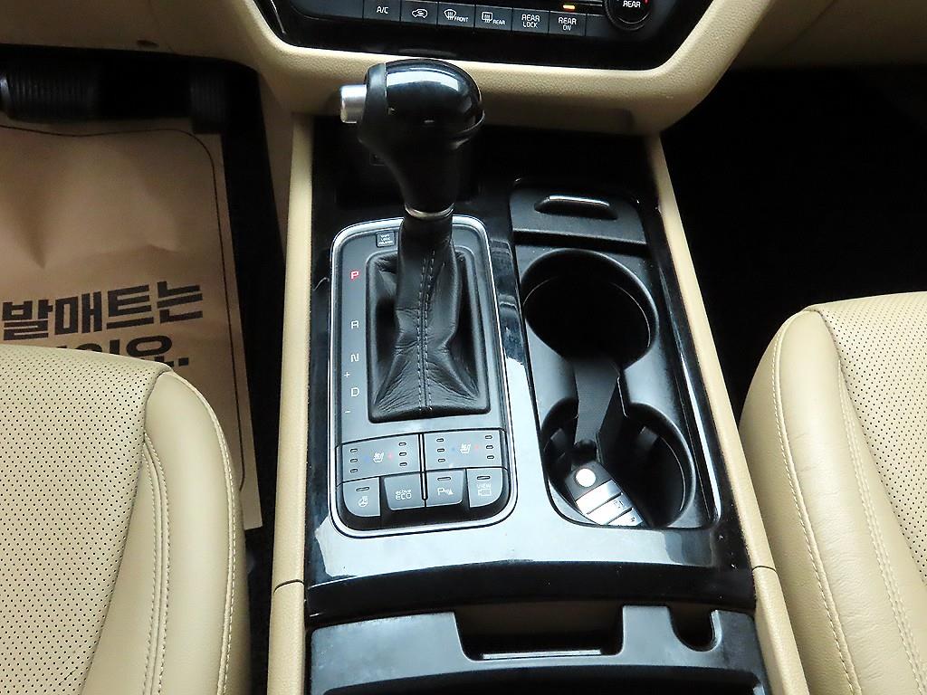 KIA Carnival - Vista 10