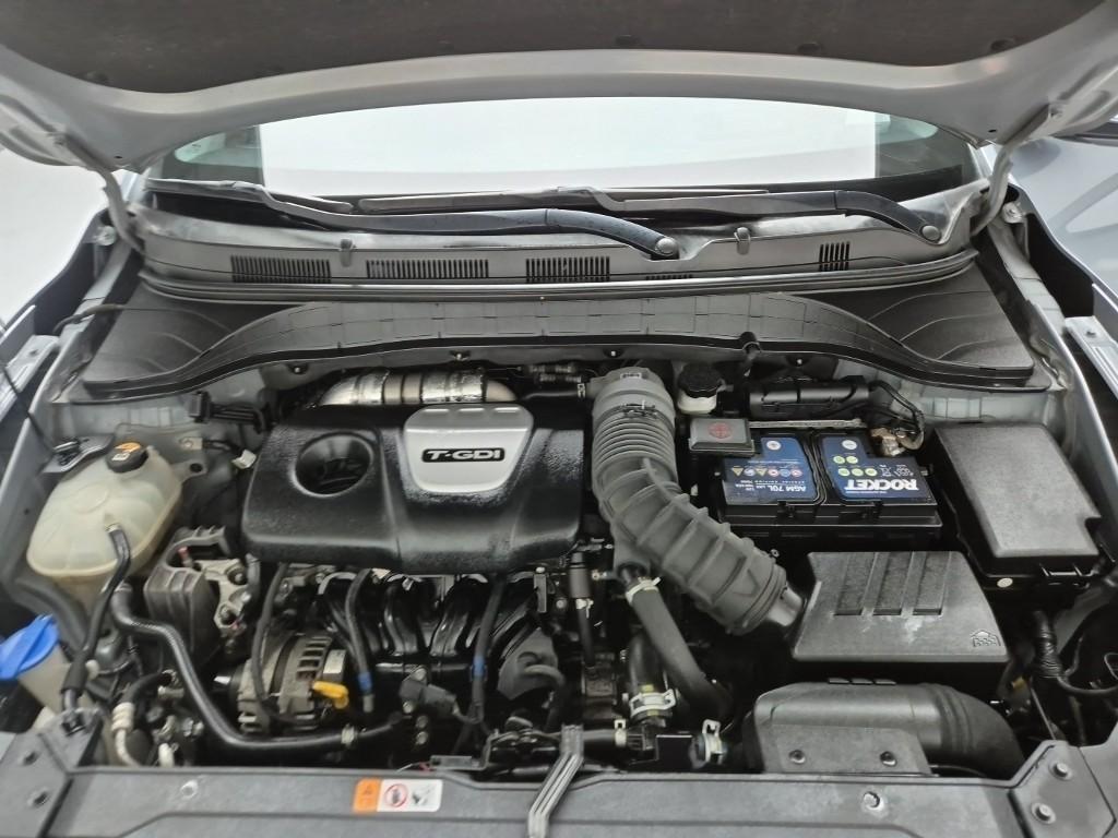 HYUNDAI Kona - Vista 5