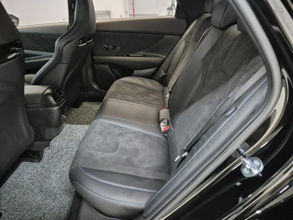 HYUNDAI Avante - Vista 10