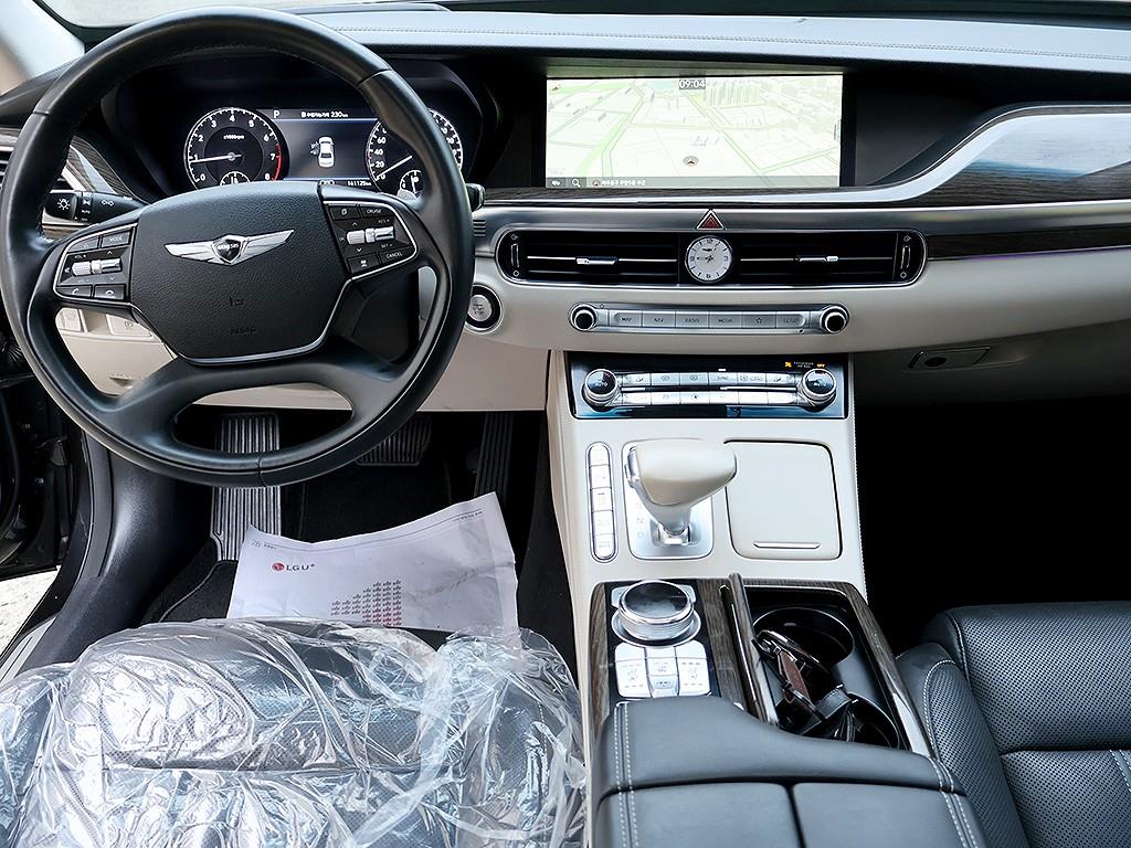 Genesis G90 - Vista 9