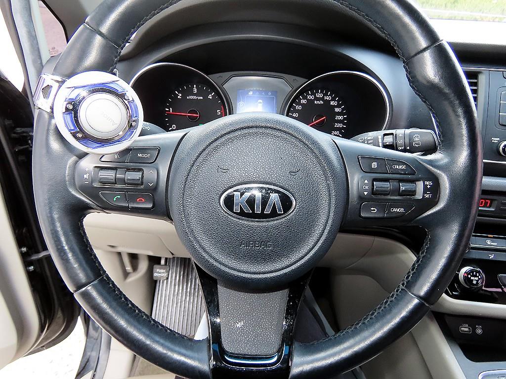 KIA Carnival - Vista 9
