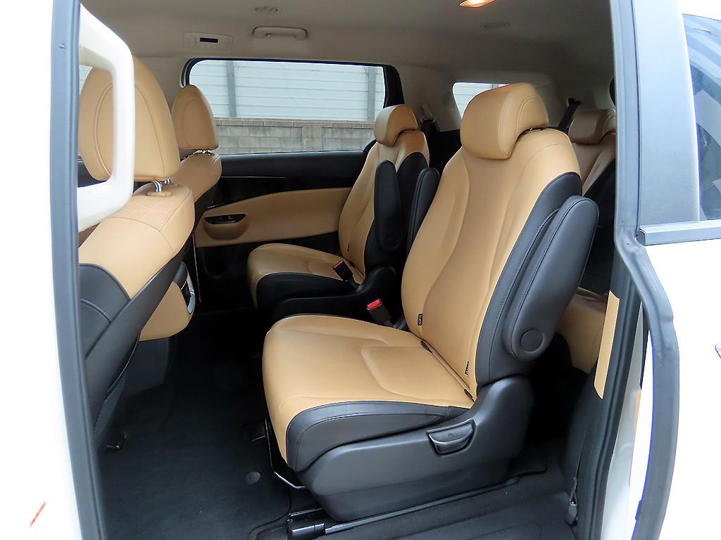 KIA Carnival - Vista 6