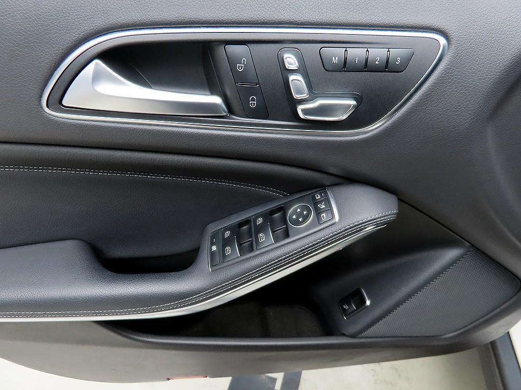 Mercedes Benz GLA Class - Vista 11