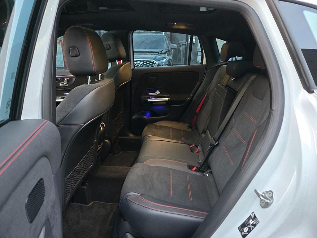 Mercedes Benz GLA Class - Vista 6