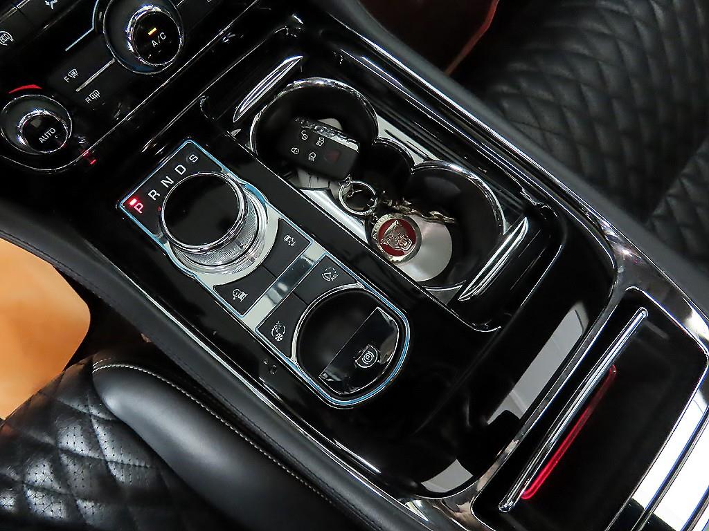 Jaguar XJ - Vista 10