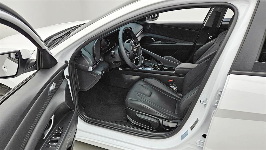 HYUNDAI Avante - Vista 7