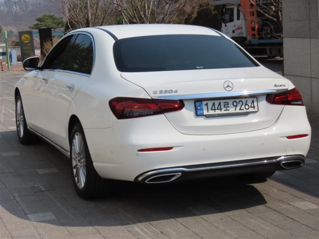 Mercedes Benz E class - Vista 7