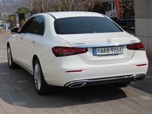 Mercedes Benz E class - Vista 8