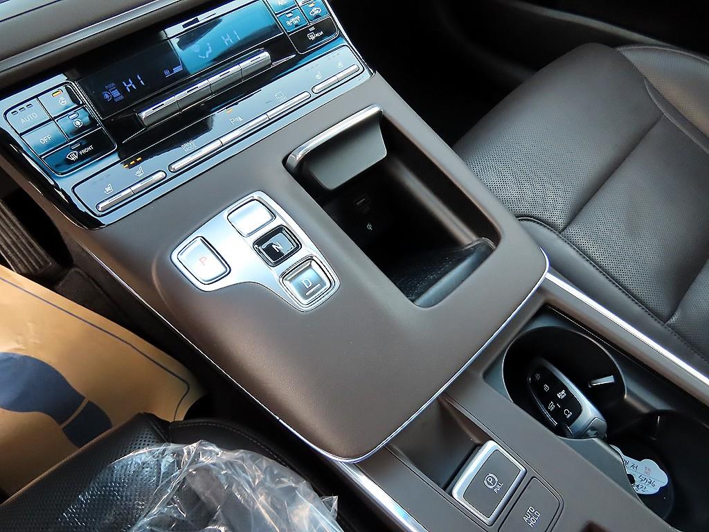 HYUNDAI Grandeur - Vista 10