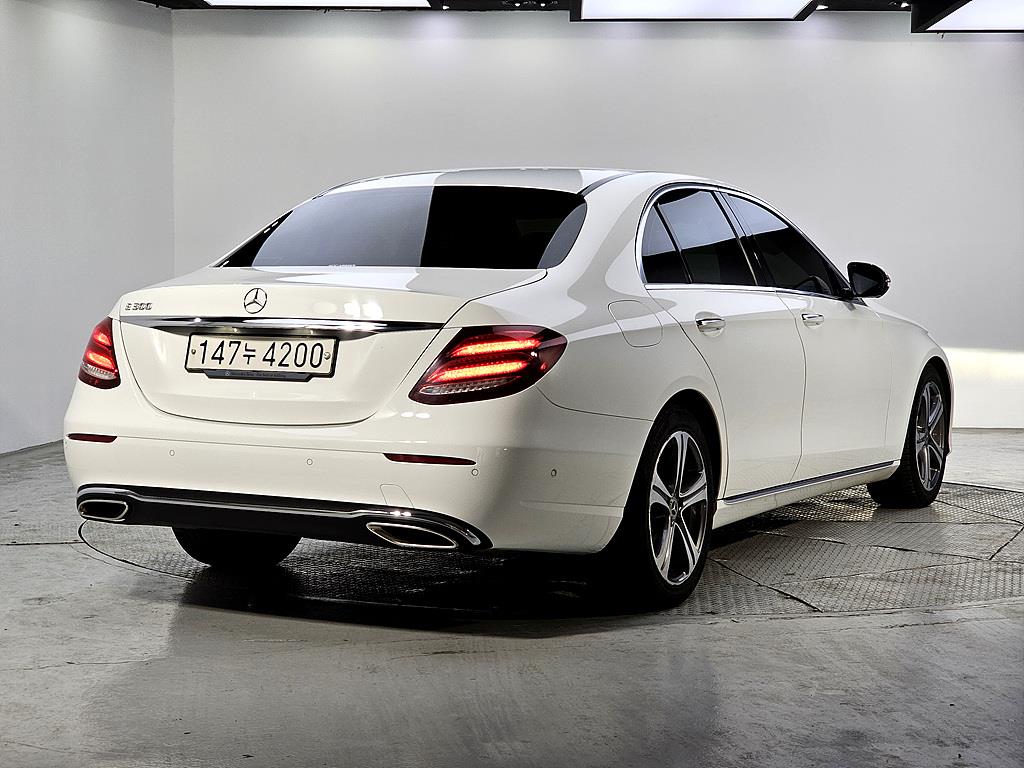 Mercedes Benz E class - Vista 4