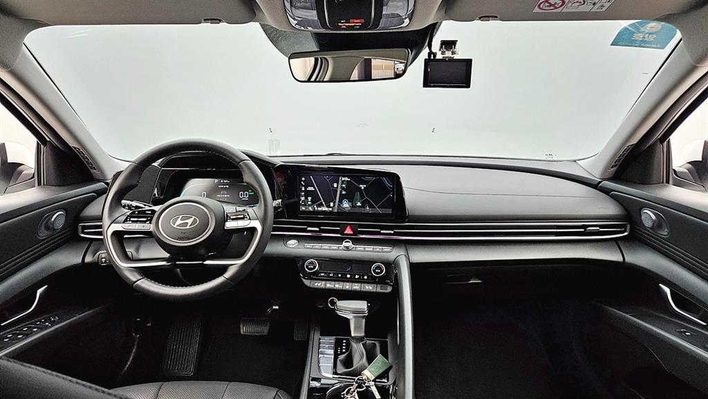 HYUNDAI Avante - Vista 11