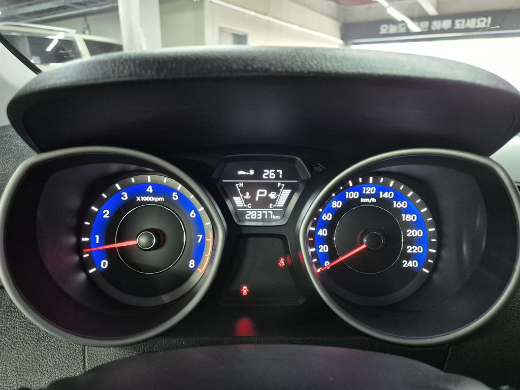 HYUNDAI Avante - Vista 7