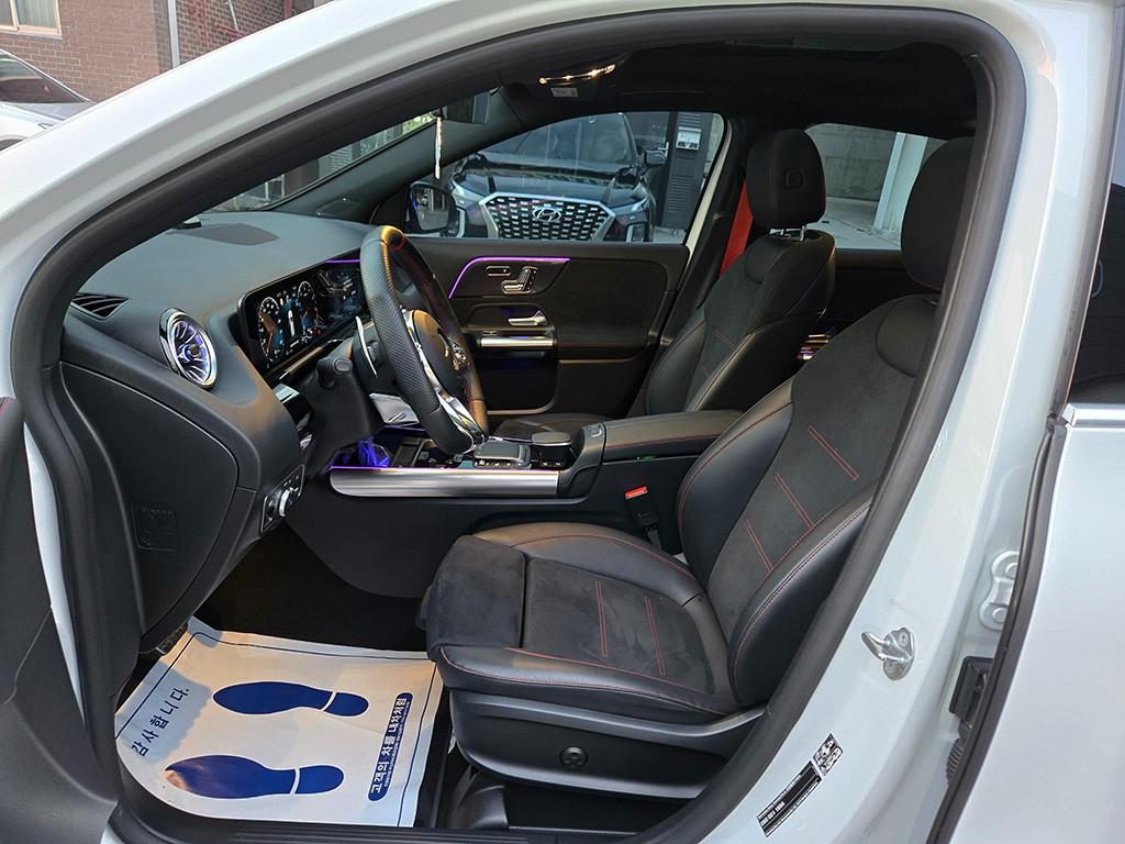 Mercedes Benz GLA Class - Vista 5