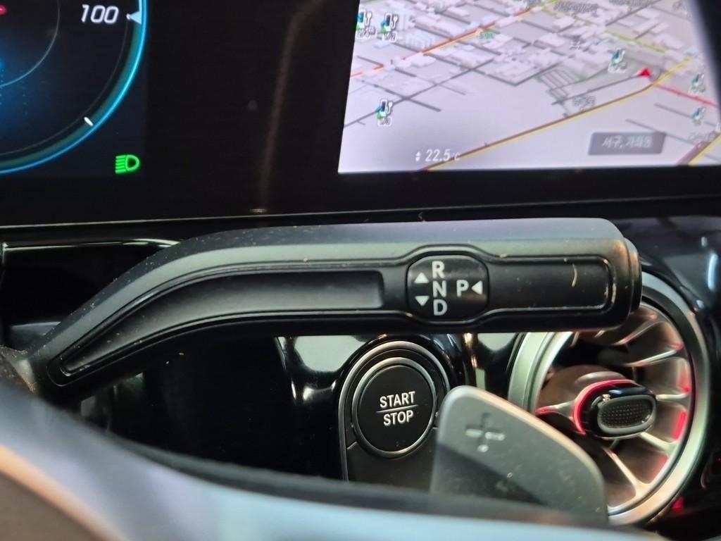 Mercedes Benz EQA - Vista 8