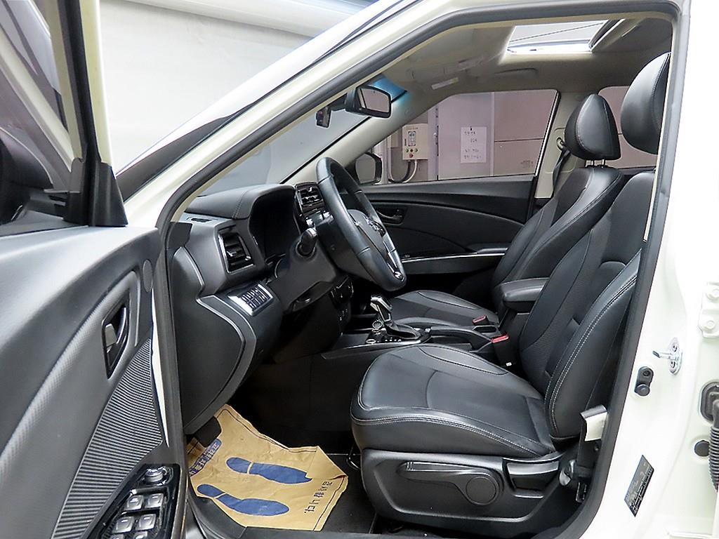 Ssangyong Tivoli - Vista 5