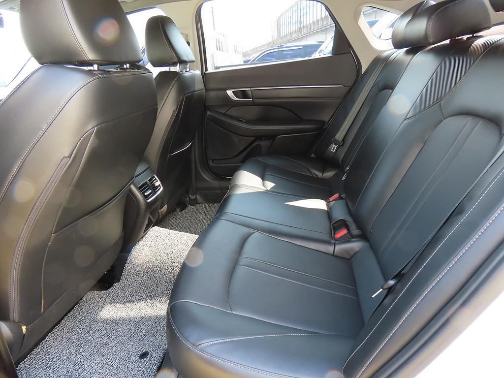 HYUNDAI Sonata - Vista 6