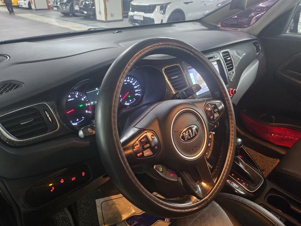 KIA Carens - Vista 12
