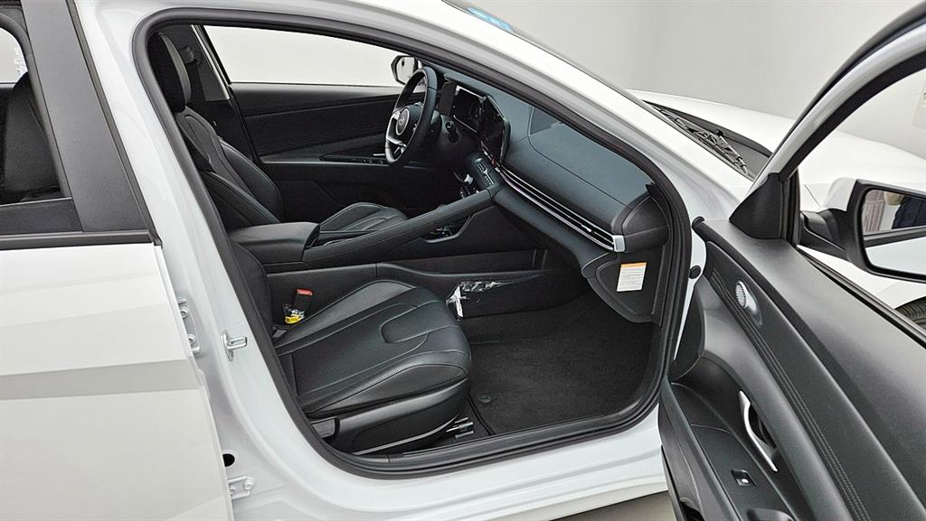 HYUNDAI Avante - Vista 10