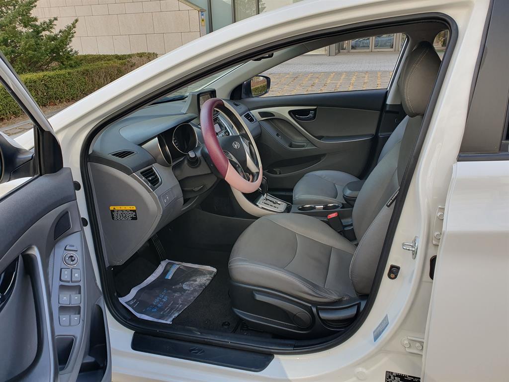 HYUNDAI Avante - Vista 12