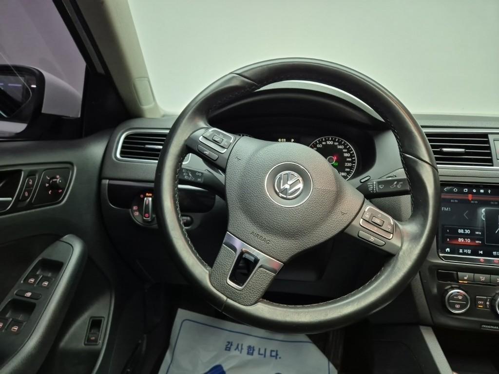 Volkswagen Jetta - Vista 9