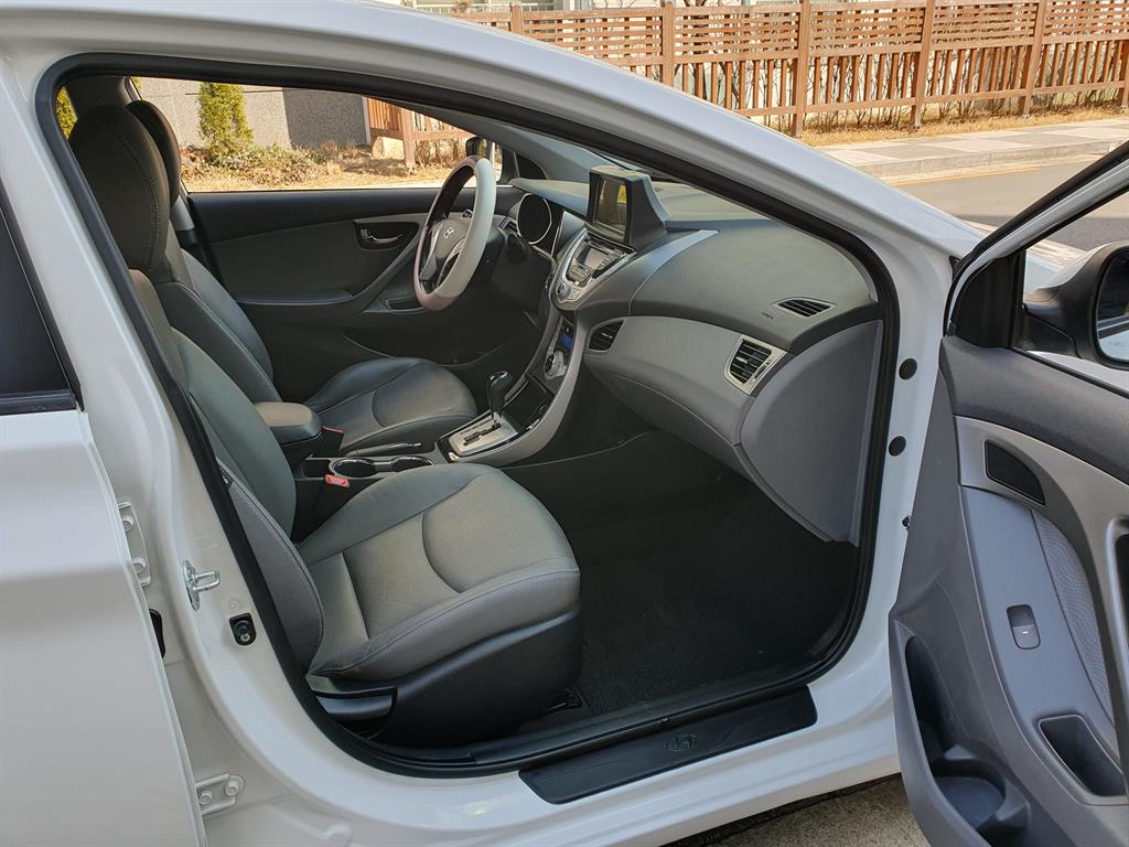 HYUNDAI Avante 2010 Blanco - Importación desde Corea - HF Imports Iquique - Foto 13