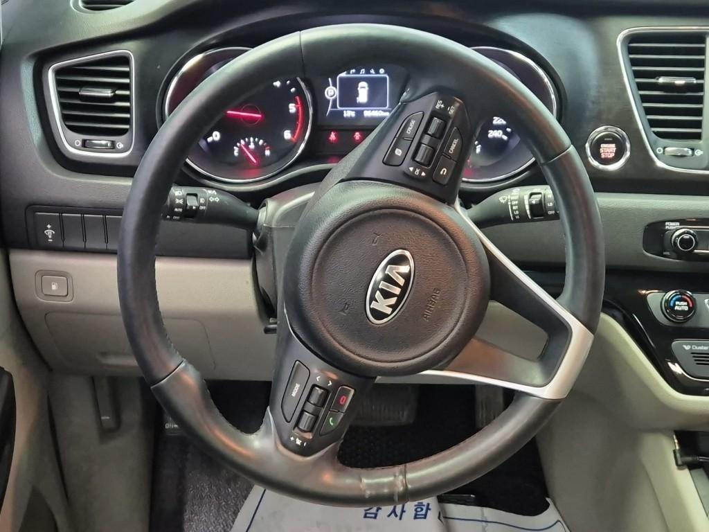 KIA Carnival - Vista 9