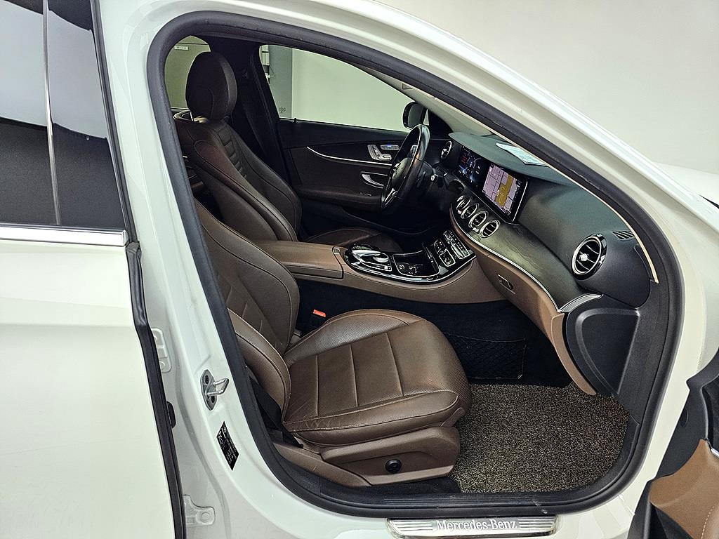 Mercedes Benz E class - Vista 10