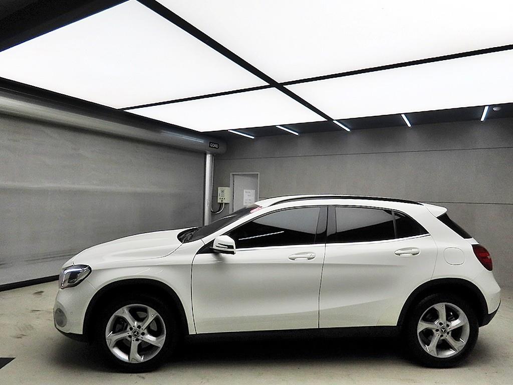 Mercedes Benz GLA Class - Vista 4