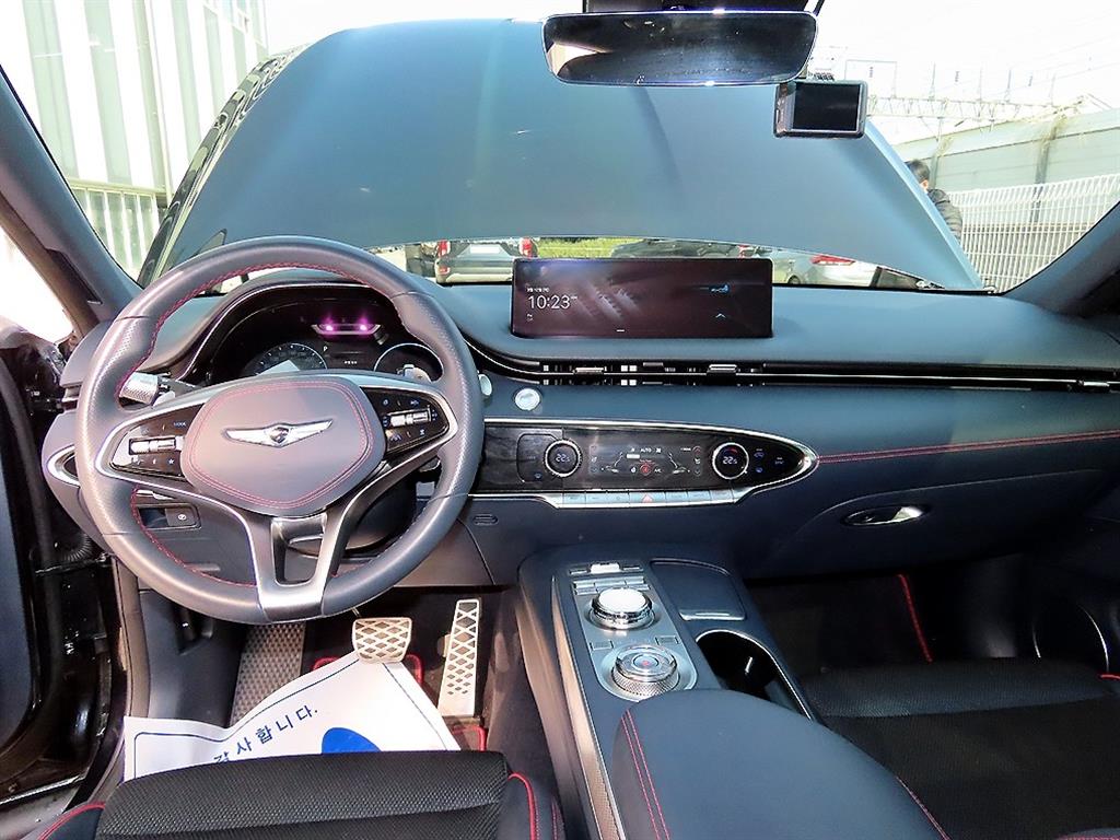 Genesis GV70 - Vista 7