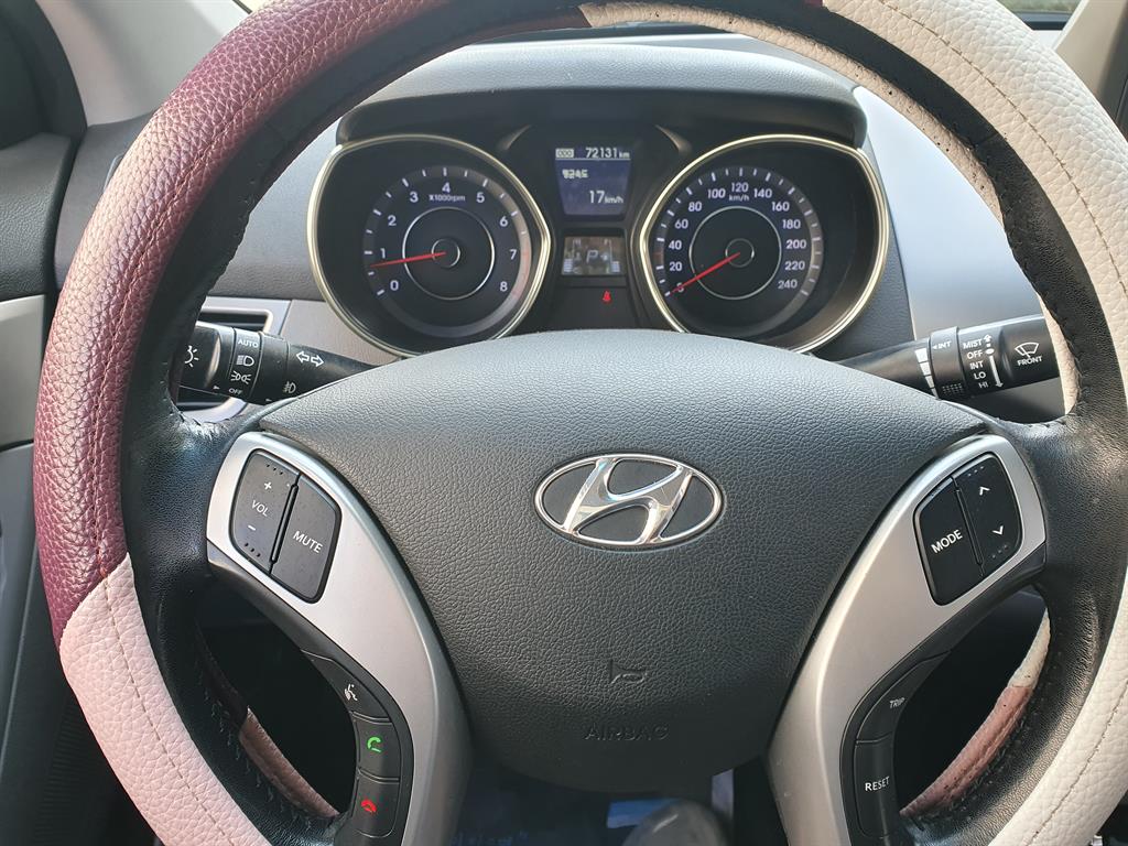 HYUNDAI Avante - Vista 7